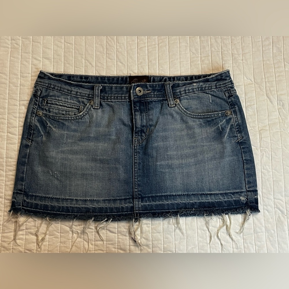 Vintage Y2K Aeropostale Women’s Denim Raw Hem Mini Jean Skirt